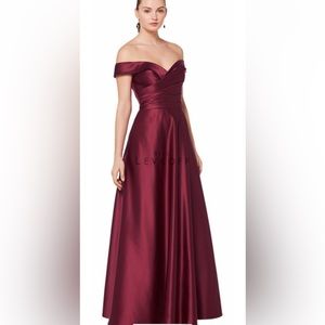 NWT Satin Off the Shoulder Long Dress 👠